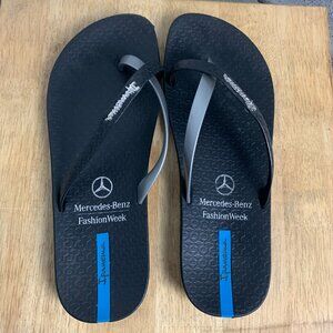 Ipanema Sandals Mercedes Benz Fashion Week Women 7 Black Silver Logo Flip Flops